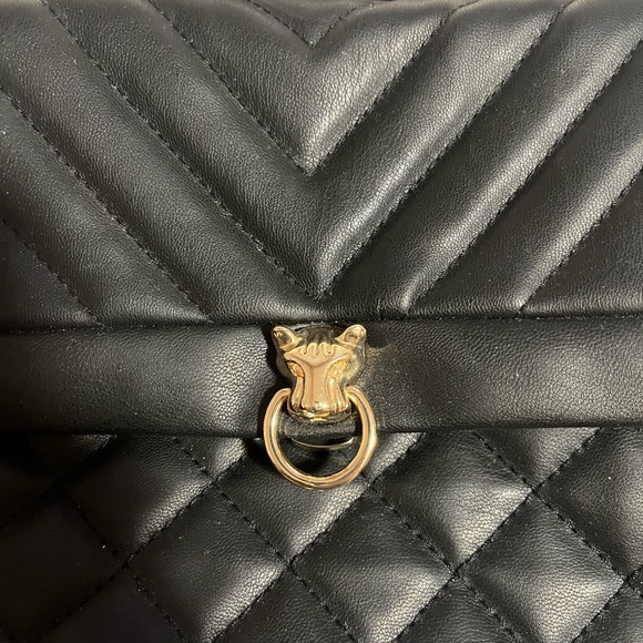 Black purse with adjustable gold strap - Picture 3 of 3